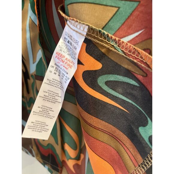 PRETTYLITTLETHING abstract print chiffon fitted shirt women size 6 v-neck NWT - Picture 5 of 8